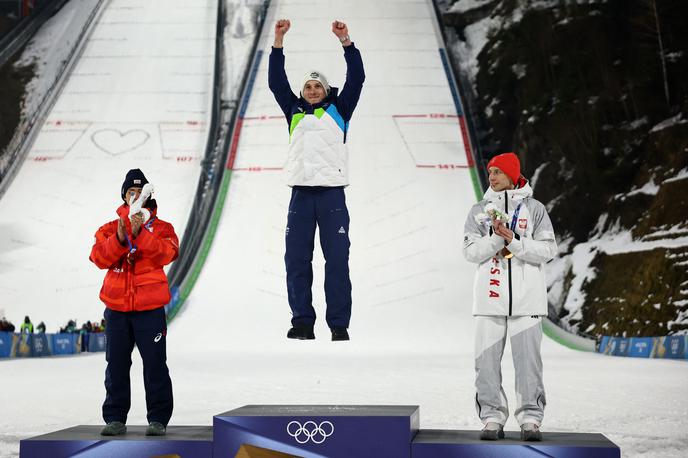Domen Prevc | Domen Prevc je na letošnjih olimpijskih igrah osvojil dve zlati medalji, ima pa še šesto mesto iz srednje skakalnice. | Foto Reuters