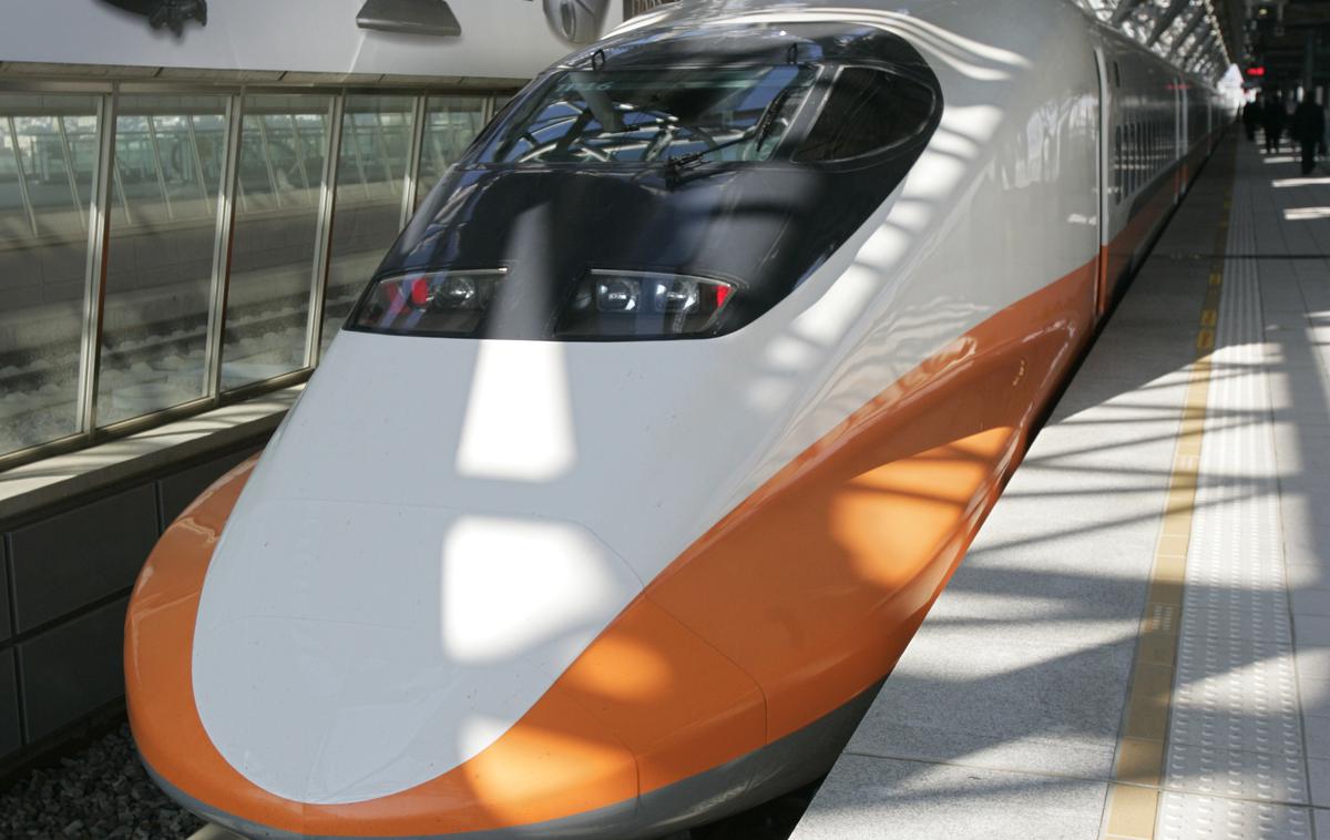 Šikansen vlak | Japonski vlaki Šikansen so pregovorno točni, a to ima tudi svojo ceno. Fotografija je simbolična. | Foto Reuters