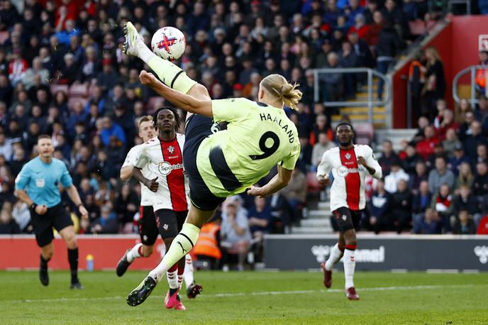 Manchester City Erling Haaland | Trideseti premierligaški gol je moral biti nekaj posebnega. S škarjicami! | Foto Reuters