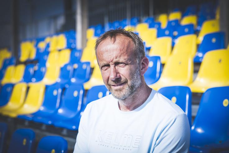Prva prvoligaška tekma se bo na stadionu ob Grosupeljščici odigrala v začetku avgusta. V goste prihaja Koper, tako da se obeta spopad rumeno-modrih. Predsednik Andraž Zrnec že odšteva tedne do zgodovinskega dogodka.  | Foto: Ana Kovač