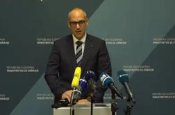 Ostrc odločno: Za to se zavzemam kot minister, zdravnik in oče treh otrok #video
