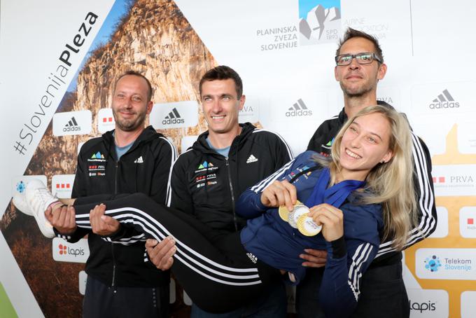 Z lanskega svetovnega prvenstva se je Janja Garnbret vrnila s tremi odličji – s srebrom v težavnosti in zlatom v balvanih ter kombinaciji.  | Foto: Manca Čujež
