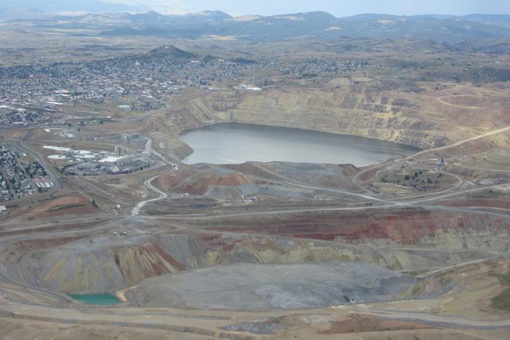 Bazen strupov se nahaja v neposredni bližini stanovanjskih sosesk mesta Butte. | Foto: Thinkstock
