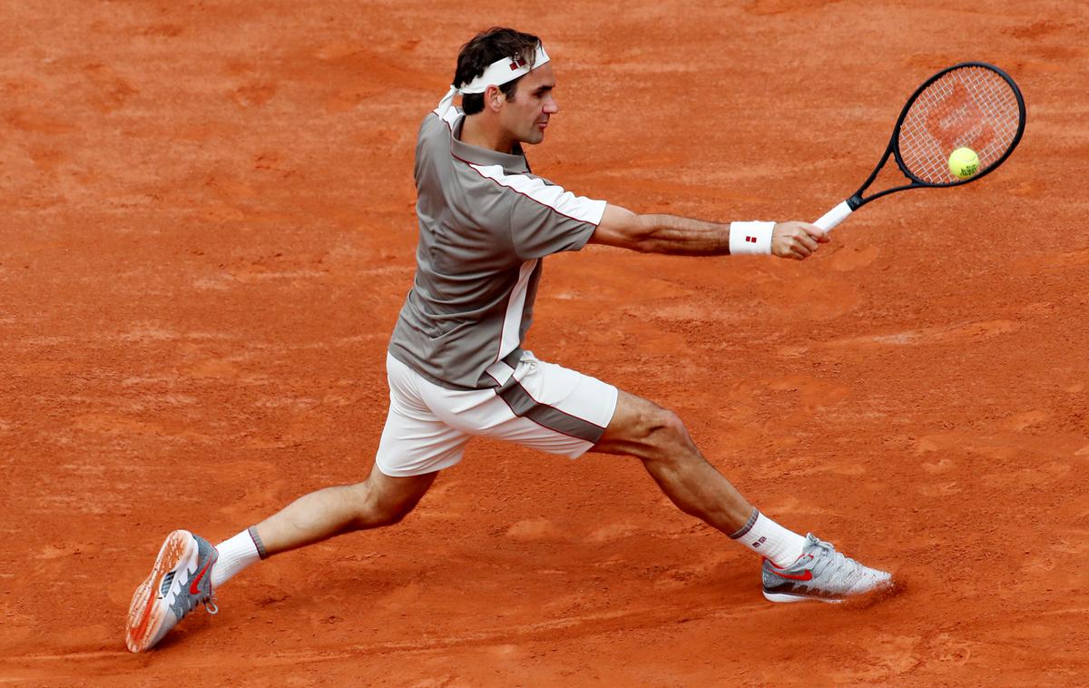 Roger Federer | Rogeer Federer je na pariškem pesku zaigral prvič po štirih letih in zanesljivo napredoval v naslednji krog tekmovanja. | Foto Reuters