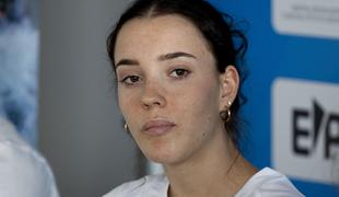 Rosa Rekar do šestega mesta, prvenec Annie Sanders