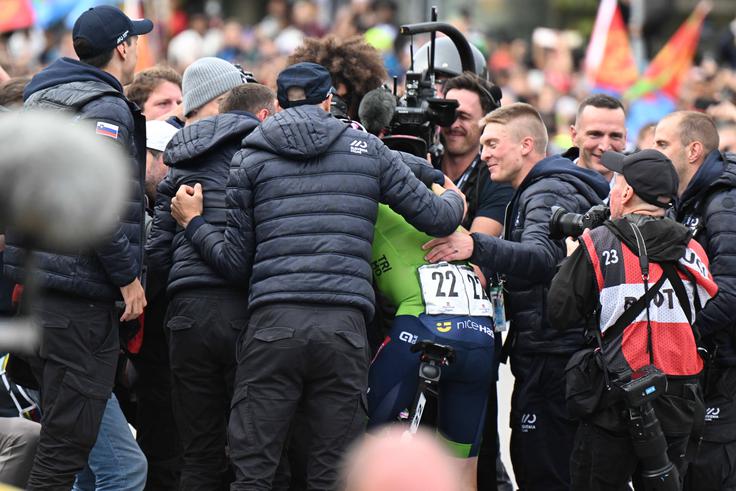 Primožič je bil septembra lani del slovenske reprezentance, ki je Tadeju Pogačarju pomagala v lovu na mavrično majico svetovnega prvaka.  | Foto: Guliverimage