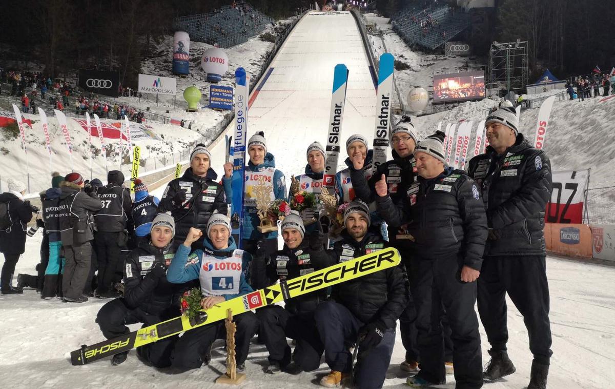 Slovenija smučarski skoki skakalci | Slovenija se je v tretji ekipni tekmi v tej sezoni prvič uvrstila med tri najboljše. | Foto SZS