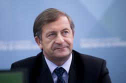 Bi zaradi škandala moral odstopiti tudi Karl Erjavec? 