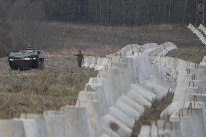 Med nizom betonskih ovir so predvideli prostor za protitankovske mine. | Foto: Guliverimage