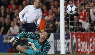 Van der Sar že čuti cmok v grlu (video)