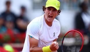 Novak Đoković suveren, brazilski najstnik navdušil s krstno izvedbo