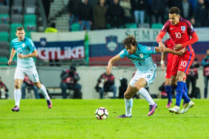 Rene Krhin je že po desetih minutah prejel udarec v mišico. | Foto: Grega Valančič/Sportida