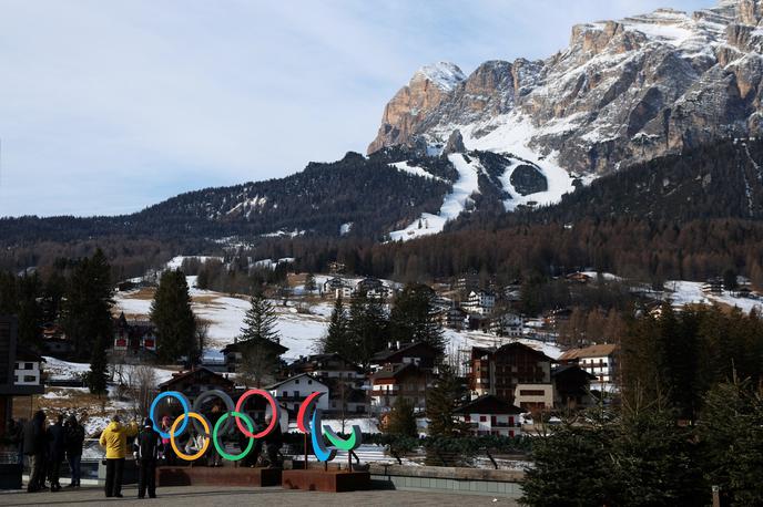 olimpijske igre Cortina | Cortina d'Ampezzo nekaj manj kot štiri mesece pred začetkom zimskih iger. | Foto Reuters