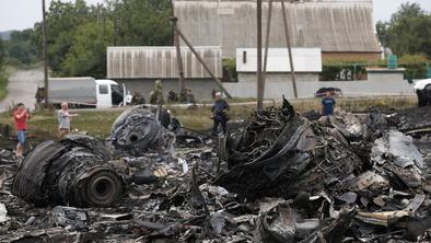 "Letalo je razpadlo v zraku. Našli smo jih 20. Civilistov."