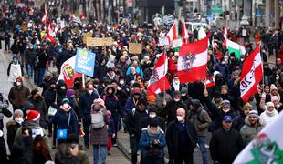 V Avstriji protestniki proti covidnim ukrepom