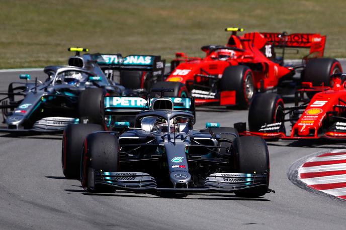 Lewis Hamilton | Mercedes je na peti dirki sezone vknjižil še peto dvojno zmago, Lewis Hamilton je bil boljši od Valtterija Bottasa in je spet prevzel vodstvo v svetovnem prvenstvu. | Foto Reuters