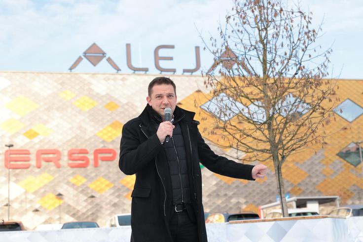 Zbrane je nagovoril Toni Pugelj, direktor ALEJE. | Foto: Aleja