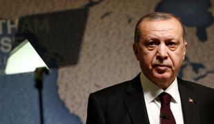 Erdogan zatrdil, da embargo na orožje ne bo ustavil ofenzive v Siriji