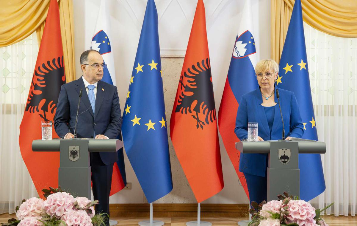 Nataša Pirc Musar | Albanski predsednik Bajram Begaj je predsednico zaprosil, naj si prizadeva vzpostaviti neposredno letalsko povezavo med Ljubljano in Tirano. | Foto STA