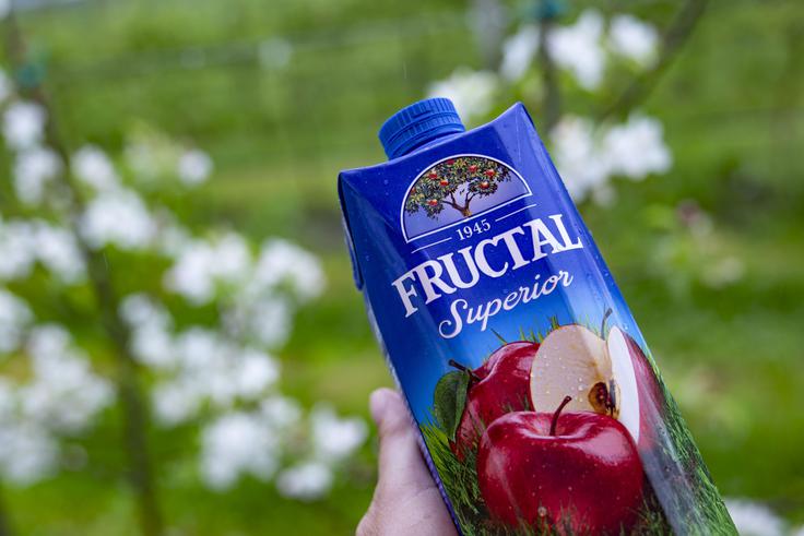 Boštjan Novak: "Fructal je simbol slovenstva. Že v časih Jugoslavije, ko ni bilo veliko tujih izdelkov, je bil Fructal tisti 'naš'. In še danes želimo, da ljudje, ko na polici vidijo Fructalov sok, pomislijo: to je slovensko." | Foto: Ana Kovač