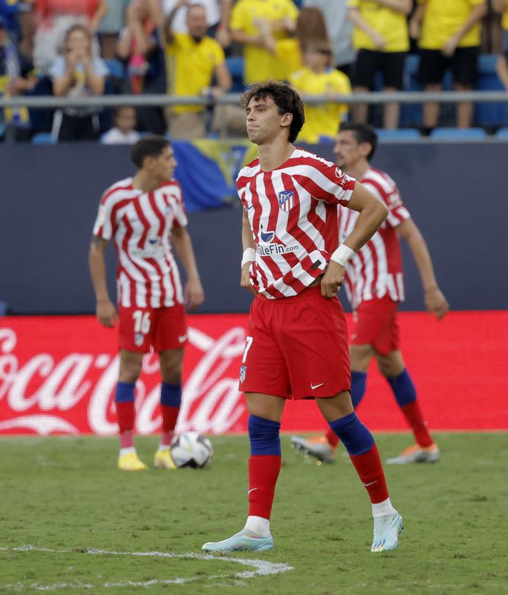 Joao Felix je prišel v igro v 60. minuti, nato z dvema zadetkoma v zadnjih minutah rednega dela izenačil na 2:2, zapravil še priložnost za vodstvo za 3:2, na koncu pa izgubil dvoboj. | Foto: Reuters