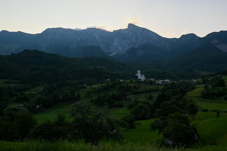 Iz Drežnice poleti štartamo pred šesto zjutraj. | Foto: Matej Podgoršek