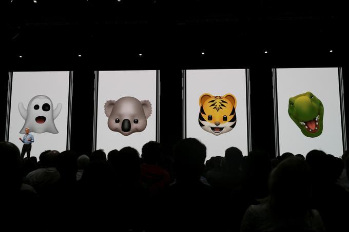 Z iOS 12 prihaja tudi nova generacija "pametnih" smeškov Animoji, ki jih uporabnik s pomočjo svojega obraza in sprednje kamere na napravi animira sam.  | Foto: Reuters