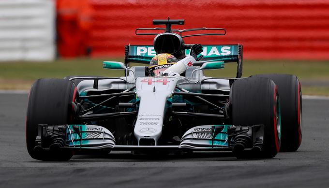 Lewis Hamilton si je pred domačimi gledalci privozil najboljše izhodišče. | Foto: Reuters