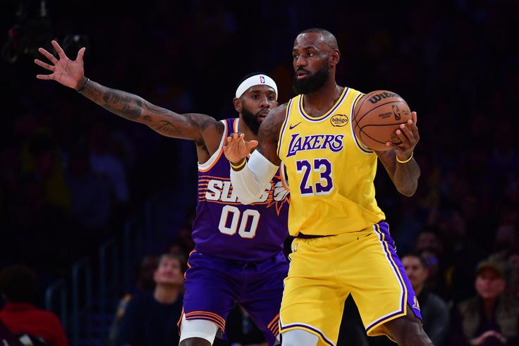 LeBron James se je po tekmi premora vrnil na parket. | Foto: Reuters