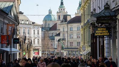 Na protivojnem shodu v Ljubljani nekaj sto protestnikov