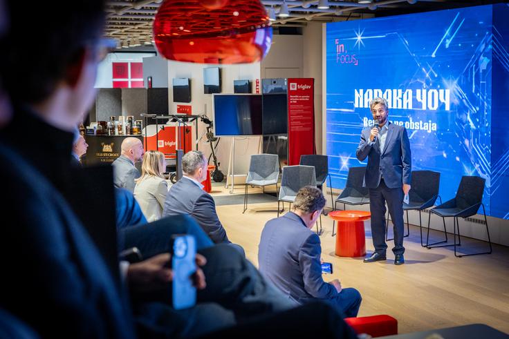 Dogodek Napaka 404 je zbral strokovnjake, ki so razpravljali o tem, kako umetna inteligenca preoblikuje naše delo, varnost in razumevanje resničnosti. | Foto: Gaja Hanuna