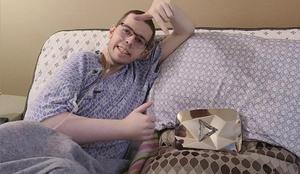 Šok na YouTubu: umrl je fant, ki so ga oboževali milijoni
