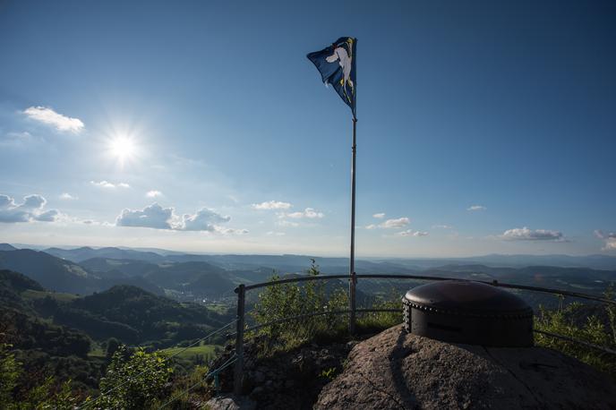 Švica vojska bunker | Želja oboroženih sil je, da ohranijo obstoječo infrastrukturo in jo nadgradijo za sodobno obrambo. Poziv je izrecno namenjen zagonskim podjetjem in univerzam ter ni omejen na vojaške rešitve. | Foto Shutterstock