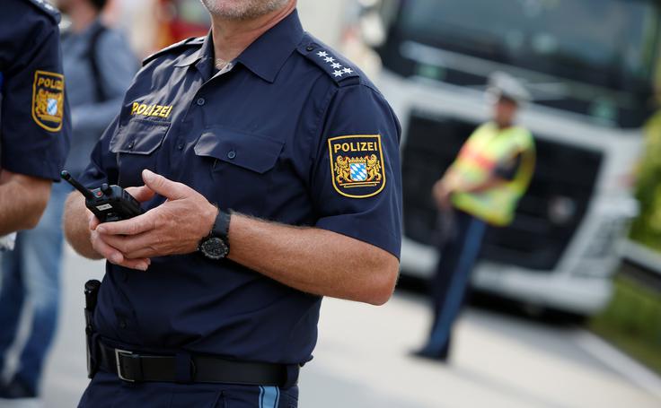 Štirje člani skupine so osumljeni ustanovitve teroristične organizacije, preostalih osem pa je osumljenih kaznivih dejanj sodelovanja, financiranja in dobave orožja. | Foto: Reuters