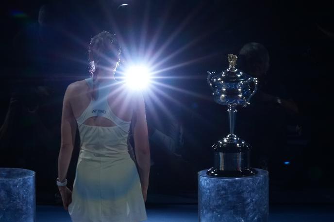 Jelena Ribakina | Ribakina je po hitrem slovesu na turnirju na travi v londonskem Queen's Clubu začasno deaktivirala svoj račun na Instagramu.  | Foto Guliverimage