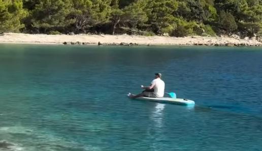 Posnetki razkrivajo: hollywoodski zvezdnik dopustuje na Hrvaškem #video