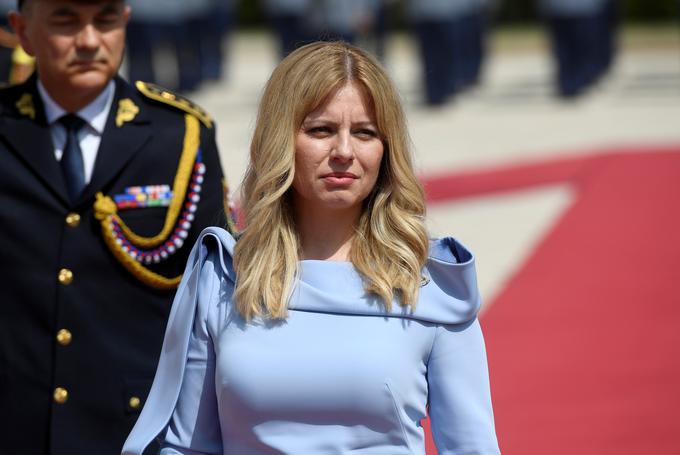 Slovaška predsednica Zuzana Čaputova je odločna Putinova nasprotnica. Ko je februarja lani, še pred ruskim napadom na Ukrajino, Rusiji očitala rožljanje z orožjem, ji je Fico dejal, naj zaprosi za ameriško državljanstvo, podpredsednik Smeri Blaha pa jo je označil za tujo agentko in izdajalko.  | Foto: Reuters