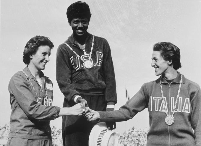 Podelitev medalj v Rimu leta 1960 v disciplini 200 metrov. | Foto: Getty Images