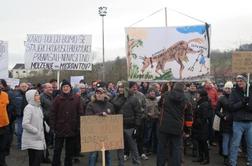 Tekst namenjen avtorici članka Davčni privilegiranci iz Apač