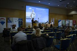 Posvet Poslovanje z nepremičninami