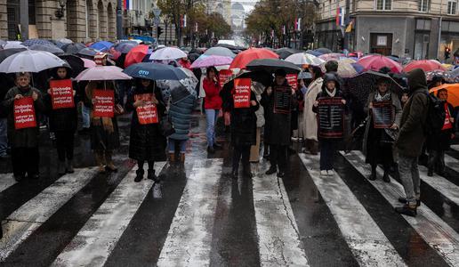 V Novem Sadu začeli zaslišanja osumljencev zaradi nesreče na železniški postaji