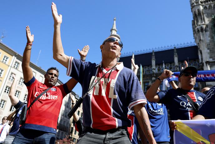 Norišnica na Bavarskem! Navijači PSG in Interja preplavili München.