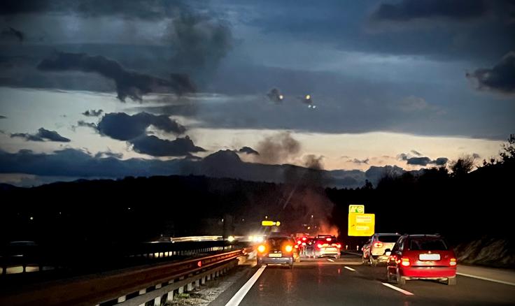 Goreče vozilo na dolenjski avtocesti | Foto: Ana Kovač