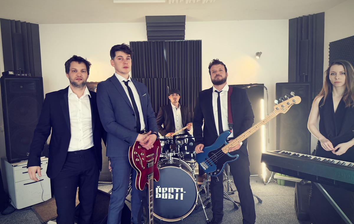 Šesti, skupina | Zaključek poletja bo za band zaznamovan z intenzivnim ustvarjanjem in pripravo na izdajo albuma. | Foto Mitja Galun