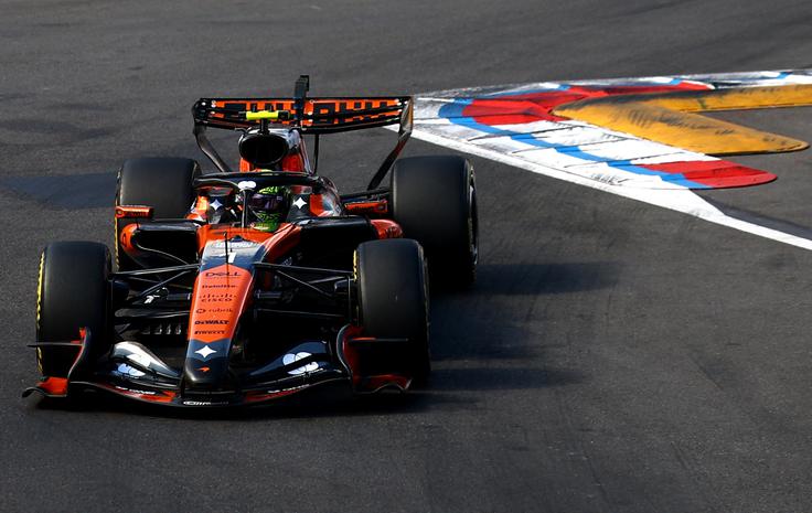 Lando Norris je imel smolo z dirkalnikom in je bil zato samo 19. McLaren ta konec tedna v Monaku slavi tisočo dirko v formuli 1. | Foto: Reuters