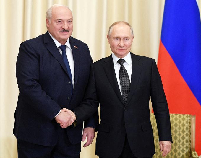 Ta intervencija je bila za Putina neprecenljiva in je Lukašenku zagotovila nekaj redkih vzvodov v njegovem običajno podrejenem odnosu z ruskim voditeljem, meni vojaški analitik Sean Bell. | Foto: Reuters