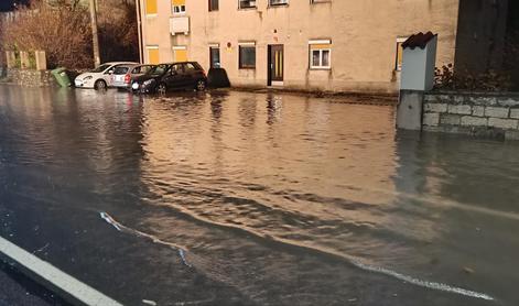 V Hrpeljah pod vodo, ponekod padlo več kot 100 milimetrov dežja #animacija