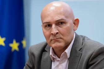 Ministrstvo za letalske vozovnice Rončevića in dveh uslužbencev plačalo skoraj 26 tisoč evrov
