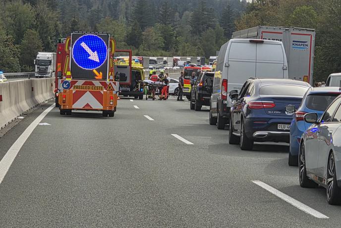 Podrobnosti hude nesreče na primorski avtocesti: umrli 74-letna ženska in dva otroka