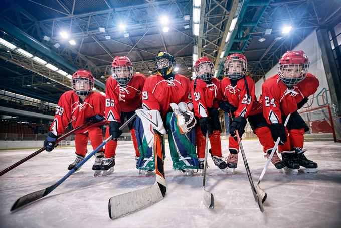 Zmožnost doseganja skupnih ciljev in ekipnega dela sta veščini, ki ju otrok razvije med športnim udejstvovanjem. | Foto: Shutterstock